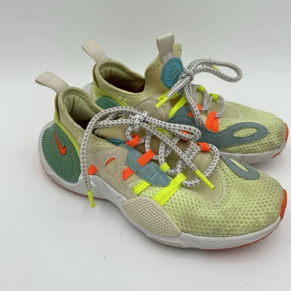 Nike Huarache E.D.G.E. Premium Barely Volt Youth Sizes 2.5Y‎ CD8170-700) - Picture 8 of 8